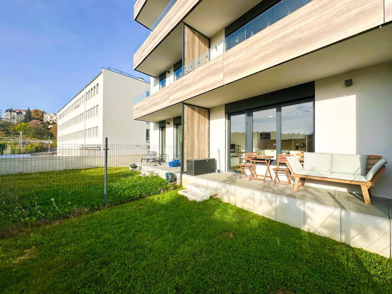 Vila Vinice Прага Екстериор снимка